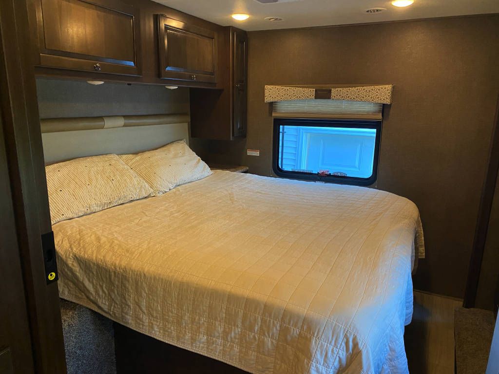 Photo 2 - 2019 Thor Class A Motorhome rental photo 17