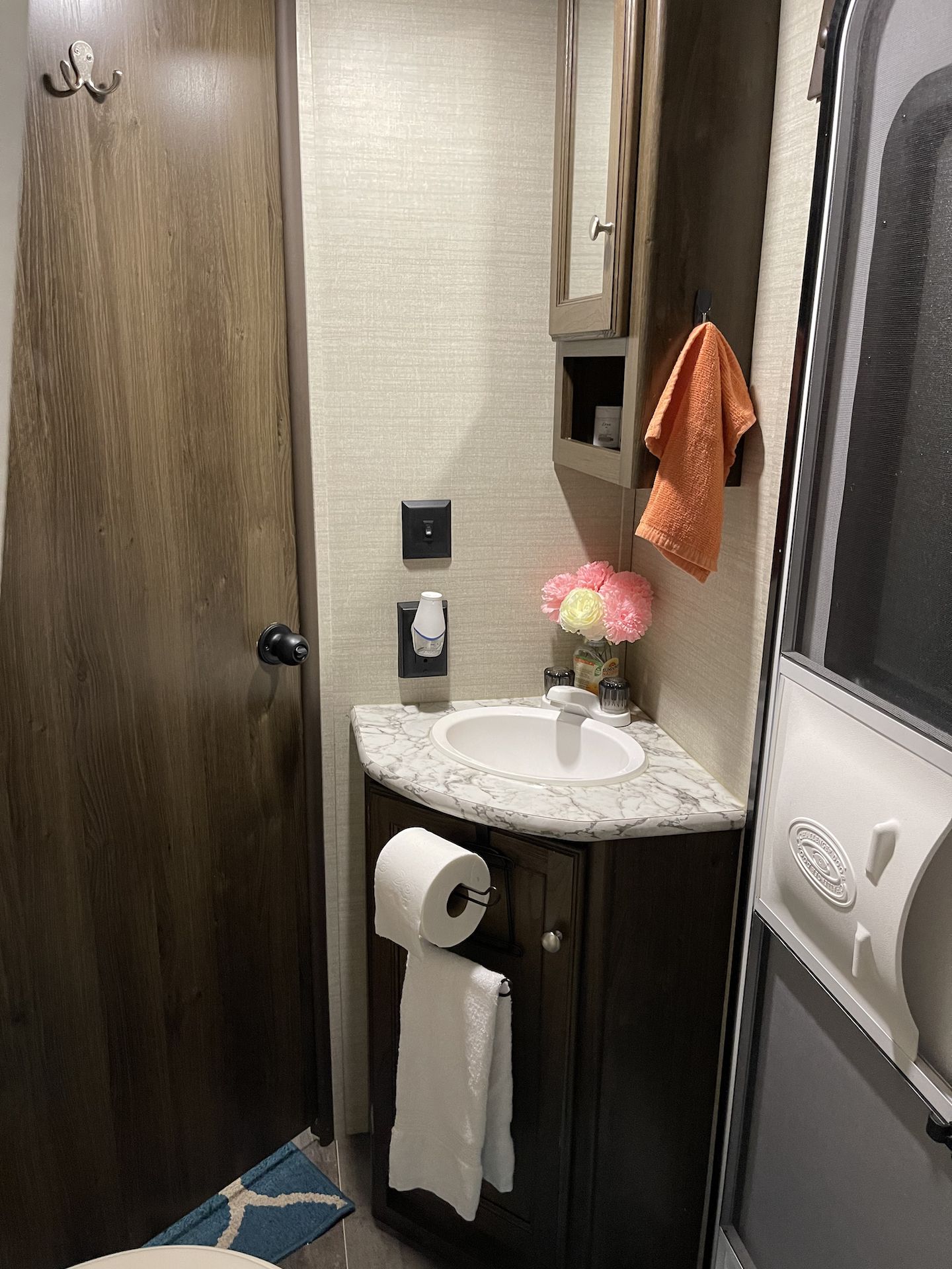 Photo 9 - 2018 Keystone Travel Trailer rental photo 11