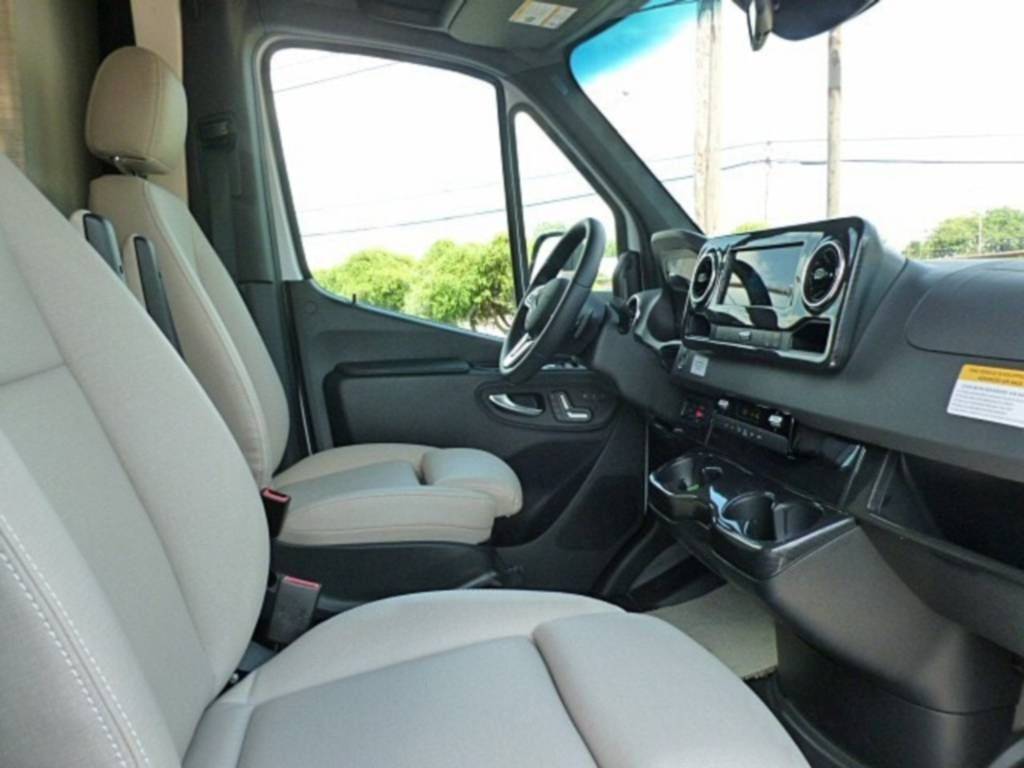 Photo 1 - 2020 Winnebago Class C Motorhome rental photo 3