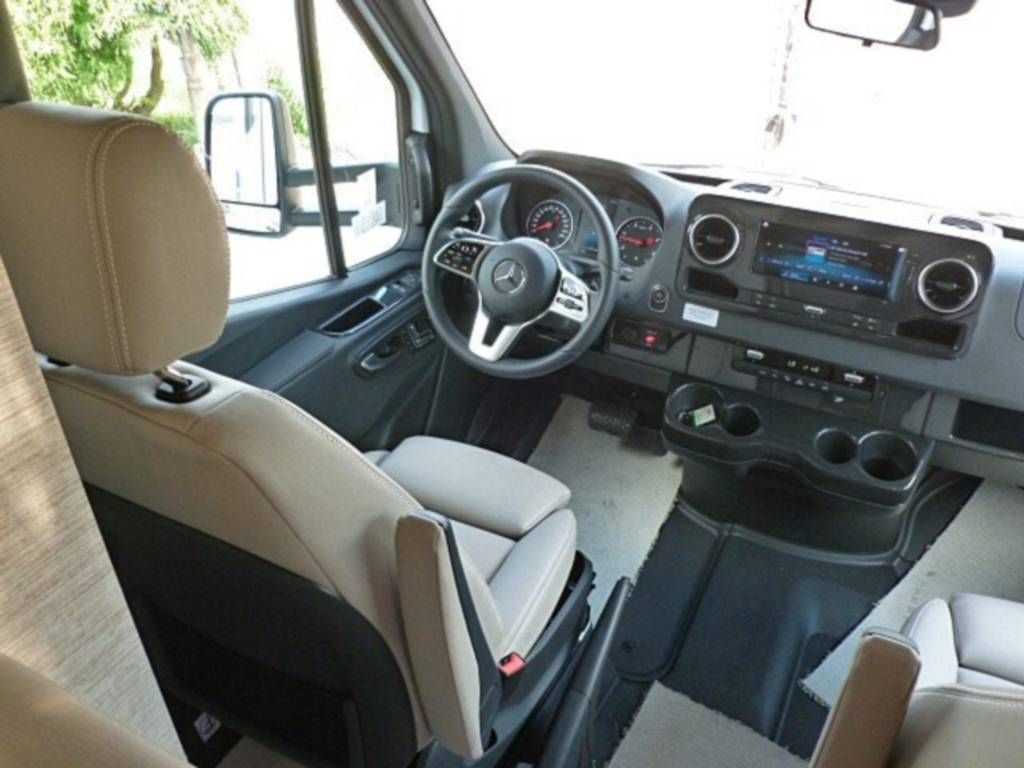 Photo 3 - 2020 Winnebago Class C Motorhome rental photo 7