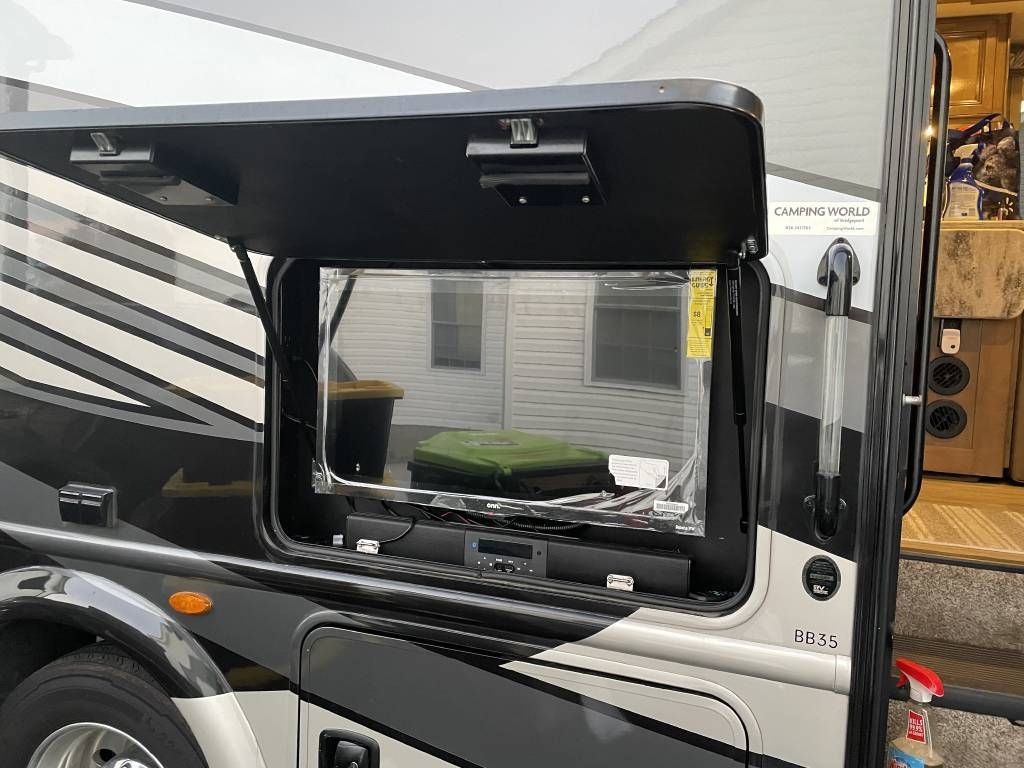 Photo 1 - 2020 Thor Motor Coach Class C Motorhome rental photo 11