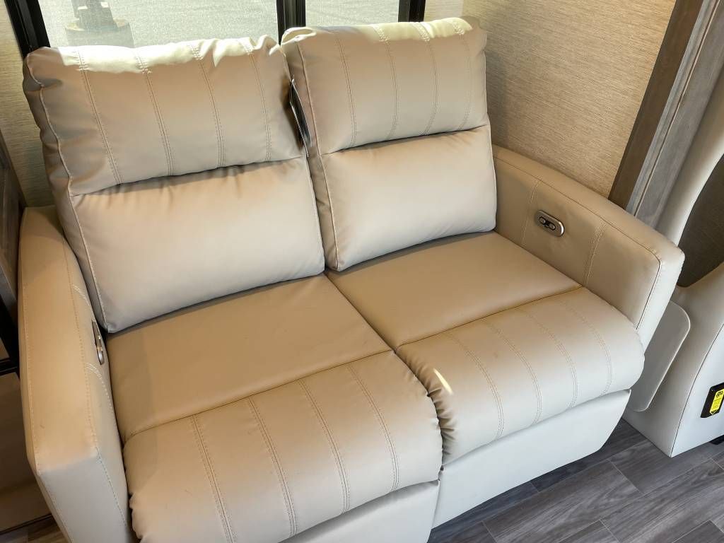 Photo 2 - 2020 Tiffin Class C Motorhome rental photo 6