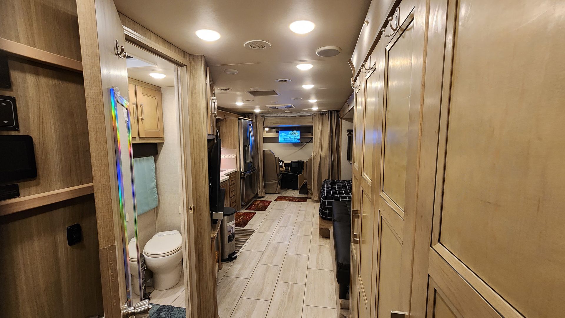 Photo 16 - 2019 Coachmen Class A Motorhome rental photo 15