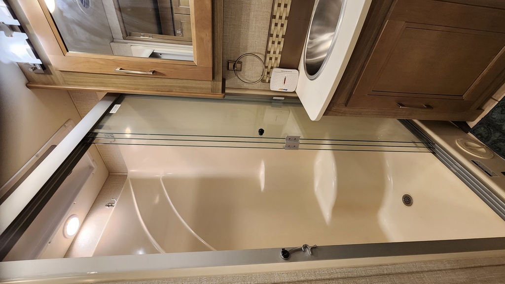 Photo 17 - 2019 Coachmen Class A Motorhome rental photo 16
