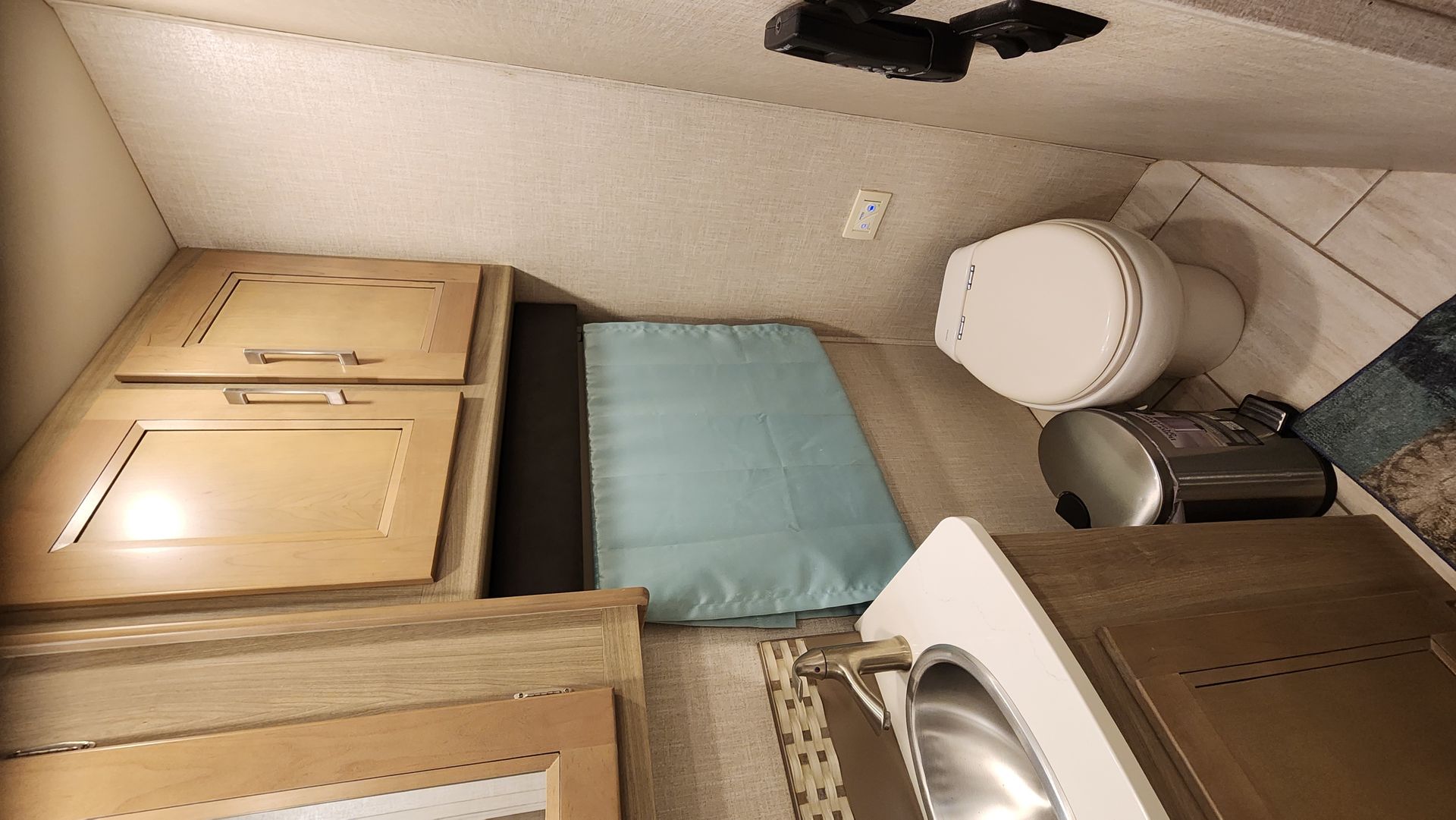 Photo 18 - 2019 Coachmen Class A Motorhome rental photo 17
