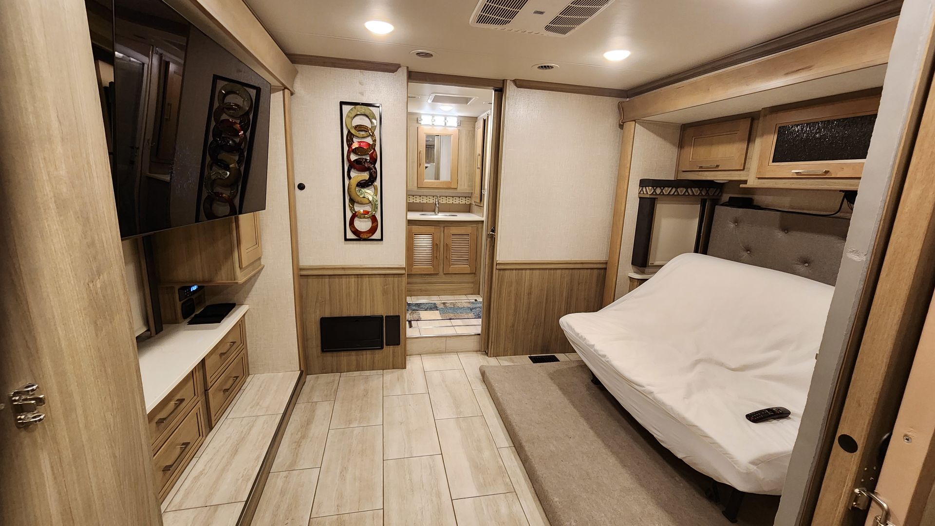 Photo 19 - 2019 Coachmen Class A Motorhome rental photo 18