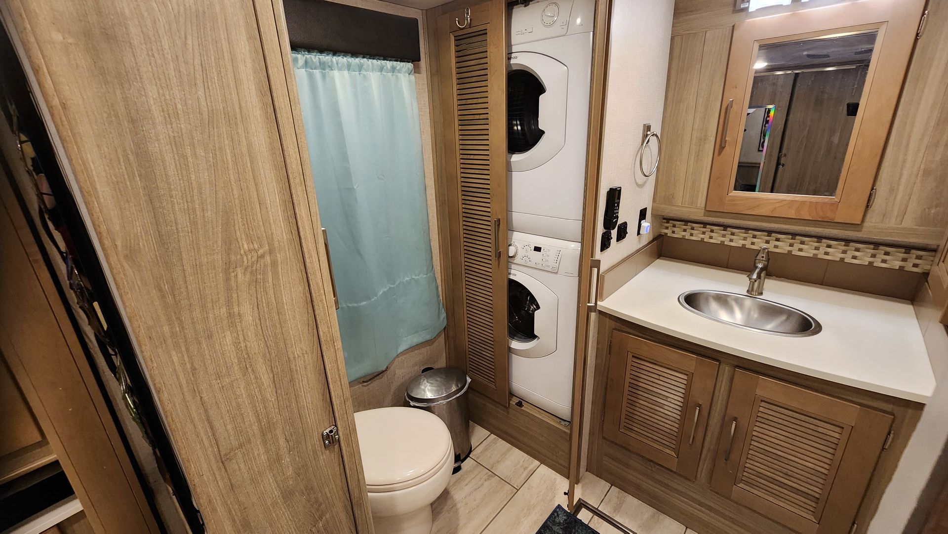 Photo 22 - 2019 Coachmen Class A Motorhome rental photo 21