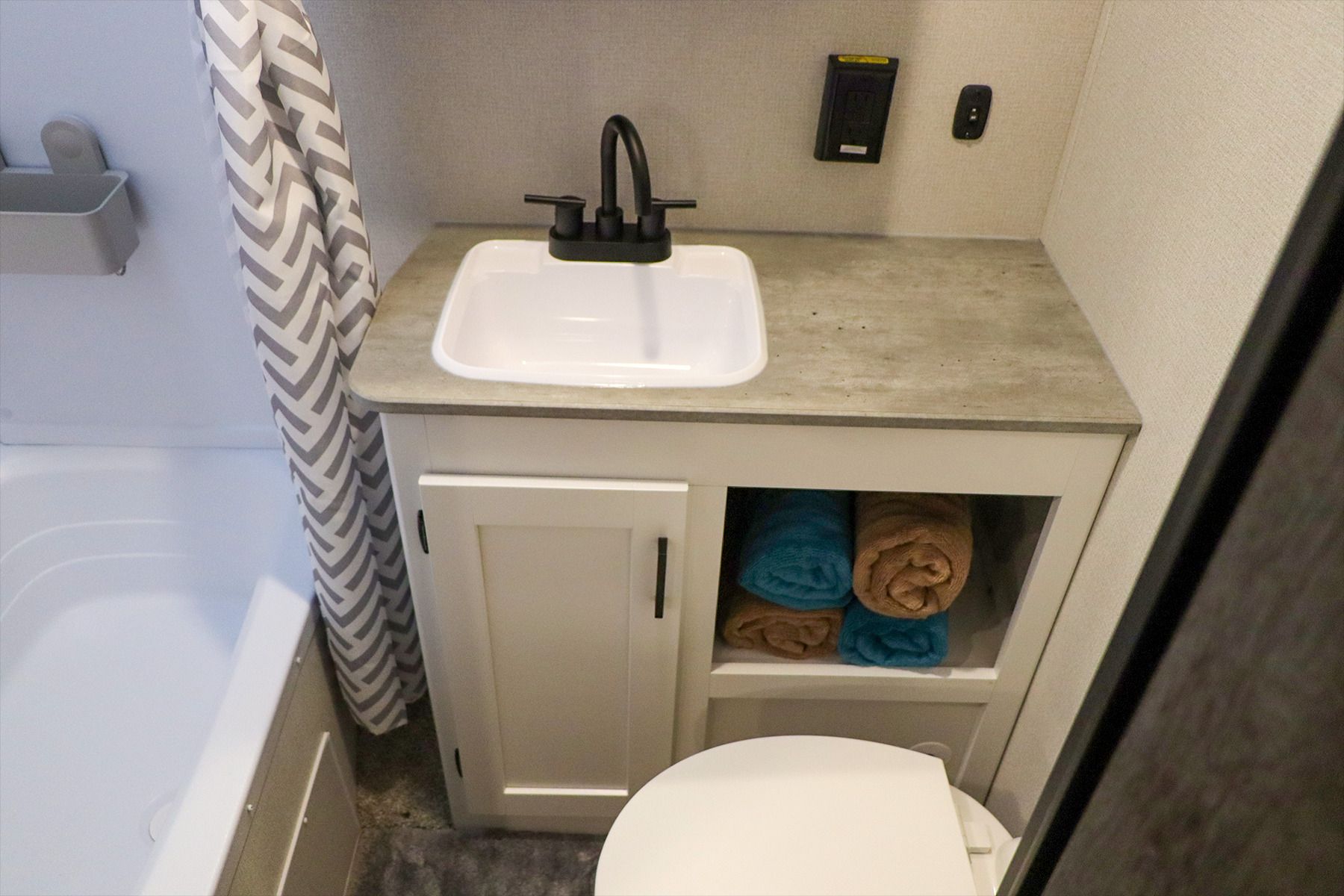Photo 3 - 2023 Keystone Travel Trailer rental photo 5