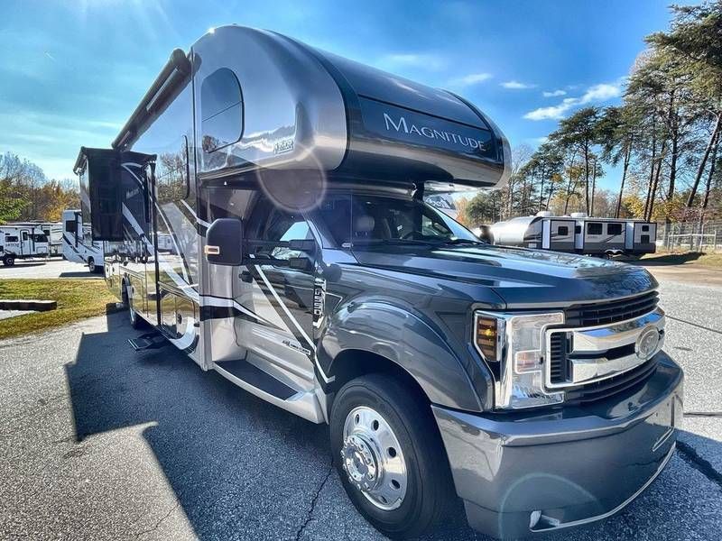 Photo 0 - 2020 Thor Motor Coach Class C Motorhome rental photo 2