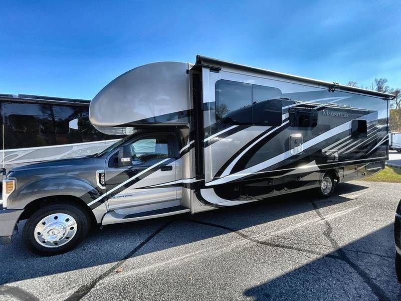Photo 1 - 2020 Thor Motor Coach Class C Motorhome rental photo 3