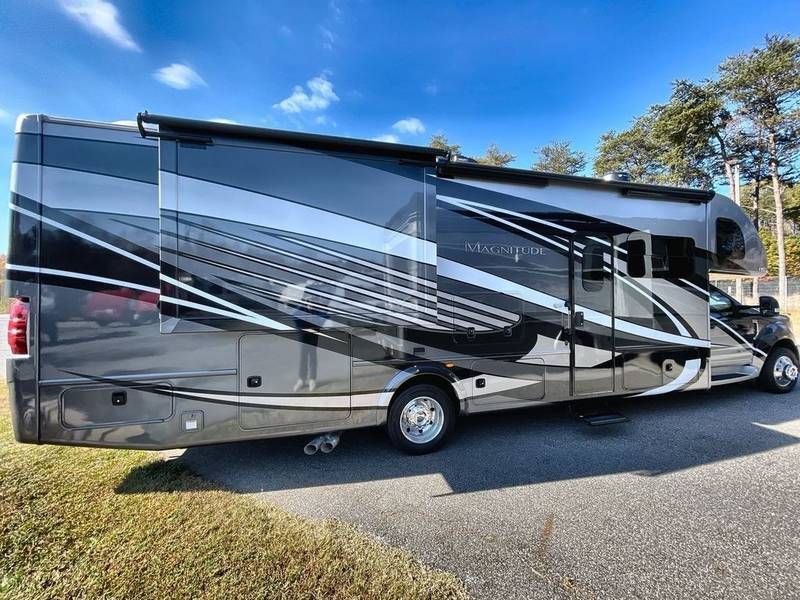 Photo 1 - 2020 Thor Motor Coach Class C Motorhome rental photo 8