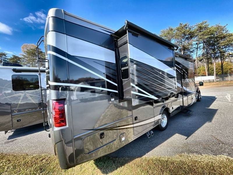 Photo 1 - 2020 Thor Motor Coach Class C Motorhome rental photo 11