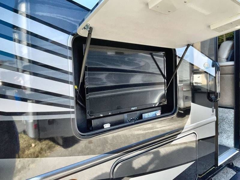 Photo 1 - 2020 Thor Motor Coach Class C Motorhome rental photo 13
