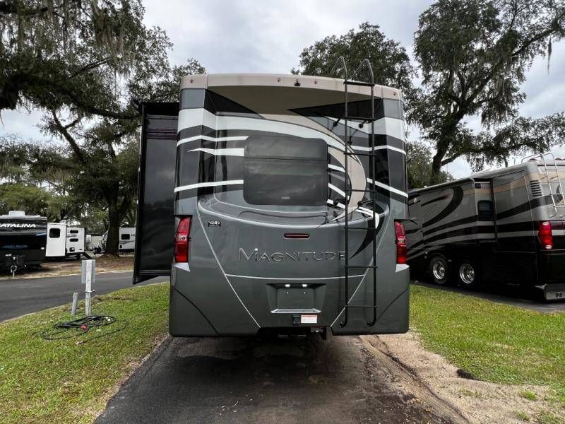 Photo 2 - 2020 Thor Motor Coach Class C Motorhome rental photo 13