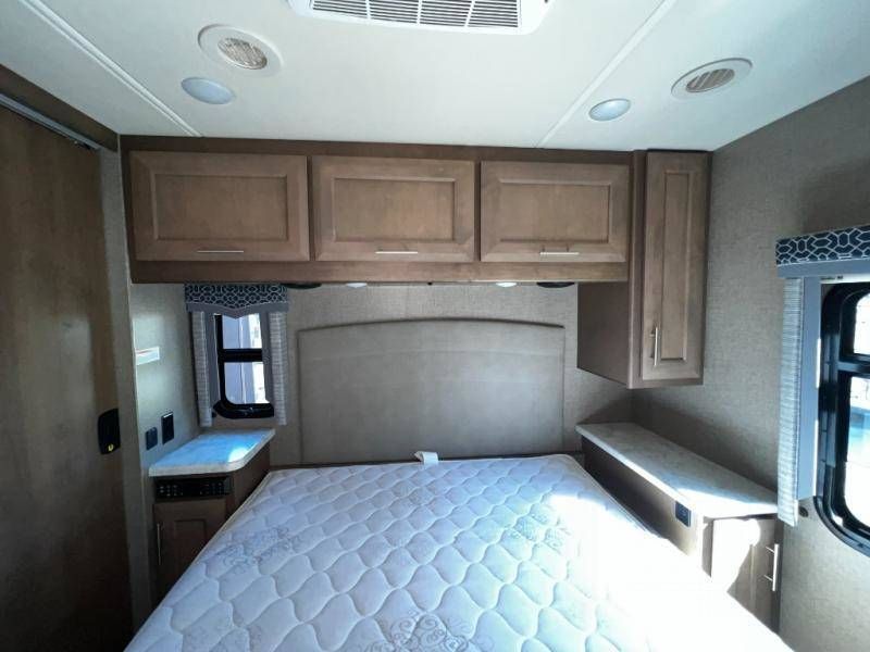 Photo 1 - 2021 Thor Motor Coach Class C Motorhome rental photo 5