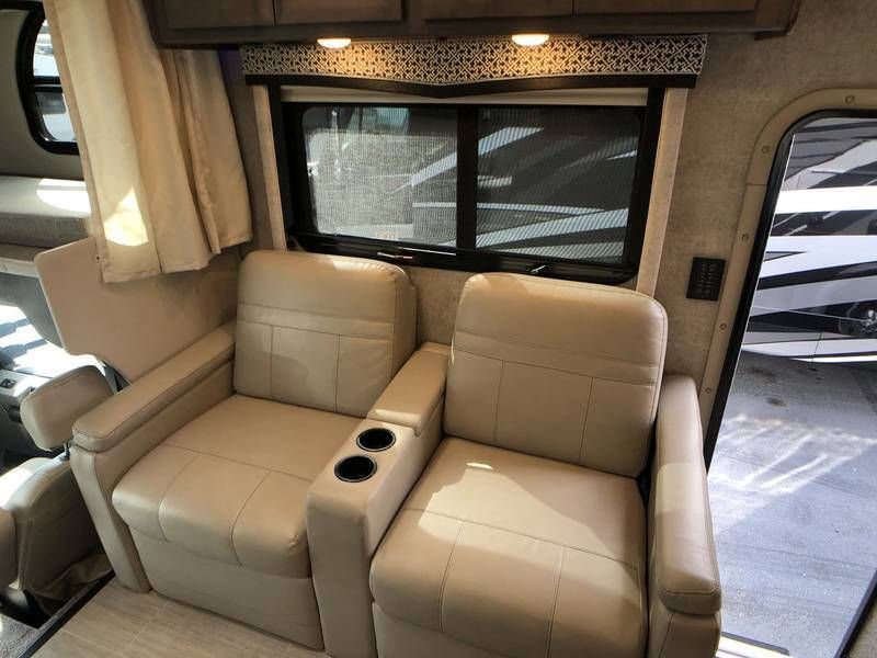 Photo 1 - 2021 Thor Motor Coach Class C Motorhome rental photo 4