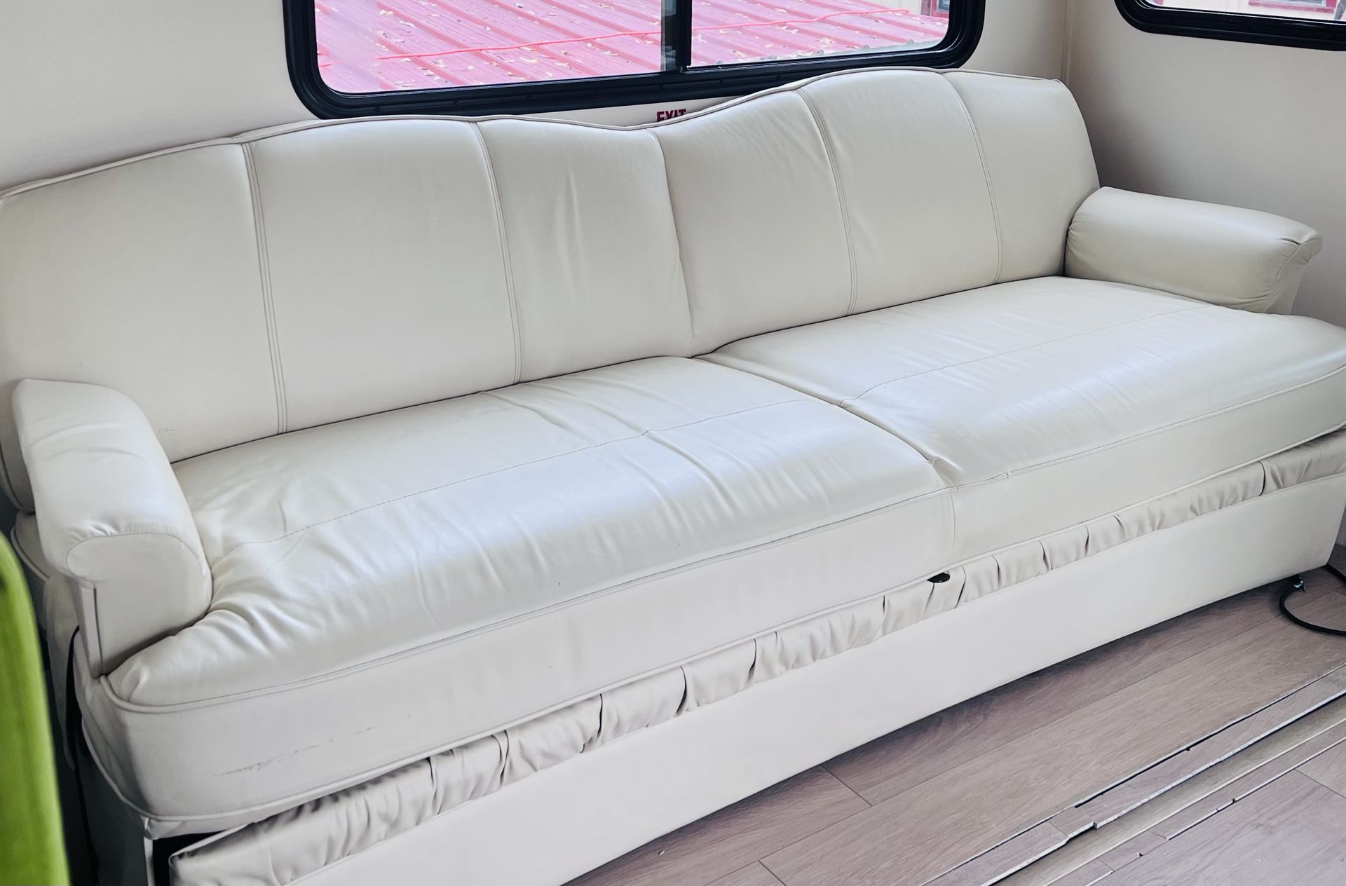 Photo 1 - 2003 Fleetwood Class A Motorhome rental photo 12