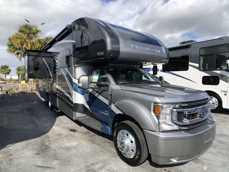Photo 1 - 2021 Thor Motor Coach Class C Motorhome rental photo 14