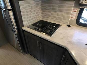 Photo 1 - 2019 Thor Motor Coach Class C Motorhome rental photo 8