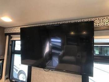 Photo 1 - 2019 Thor Motor Coach Class C Motorhome rental photo 12