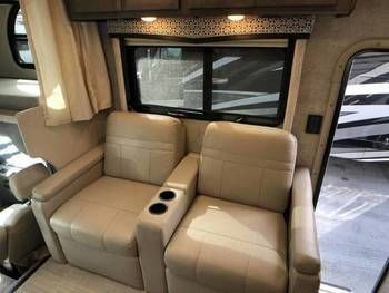 Photo 1 - 2019 Thor Motor Coach Class C Motorhome rental photo 14