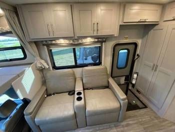 Photo 2 - 2020 Thor Motor Coach Class C Motorhome rental photo 5