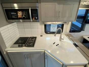 Photo 2 - 2020 Thor Motor Coach Class C Motorhome rental photo 10