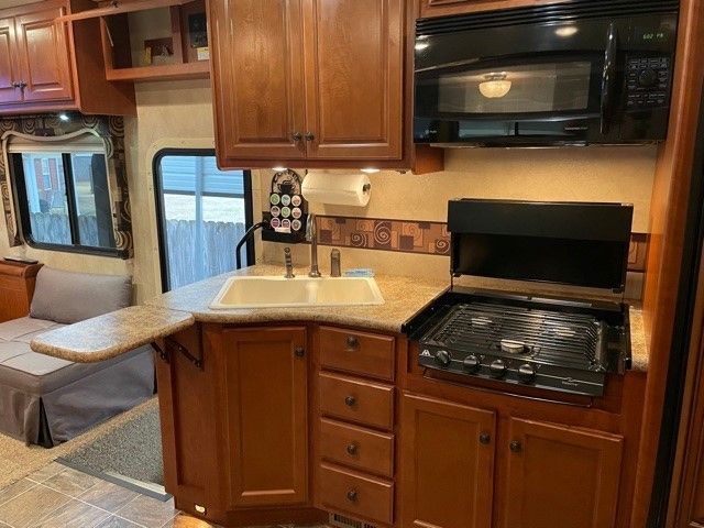 Photo 0 - 2011 Four Winds Class A Motorhome rental photo 6