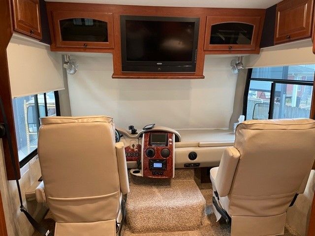 Photo 0 - 2011 Four Winds Class A Motorhome rental photo 7