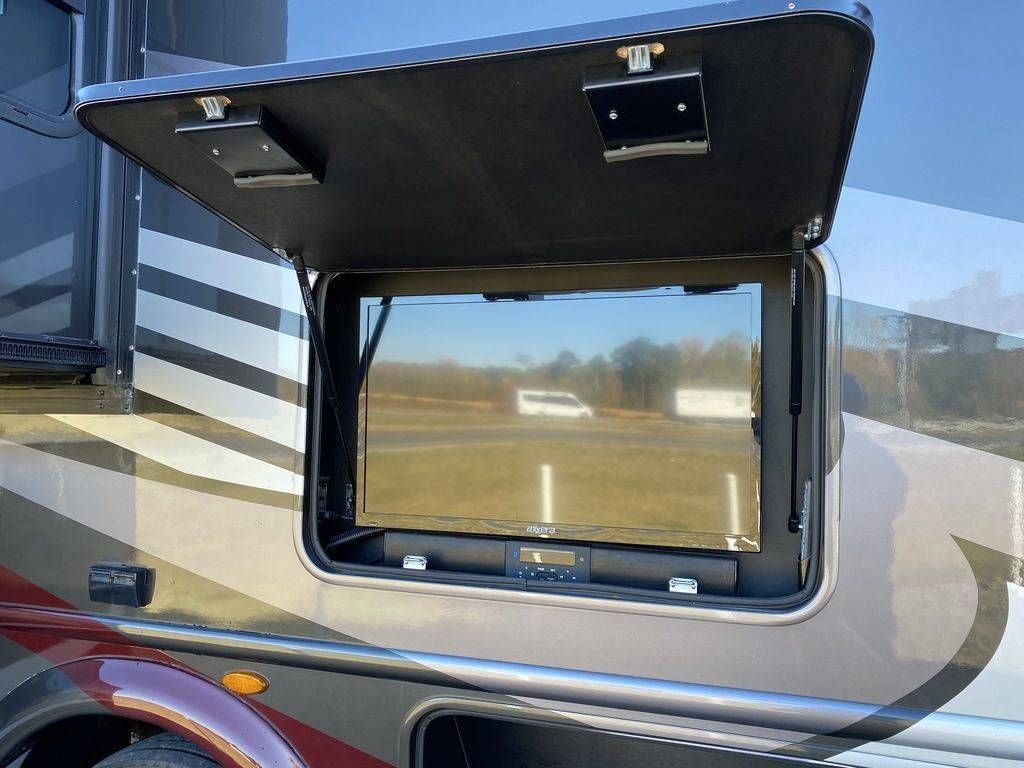 Photo 1 - 2021 Thor Motor Coach Class C Motorhome rental photo 4
