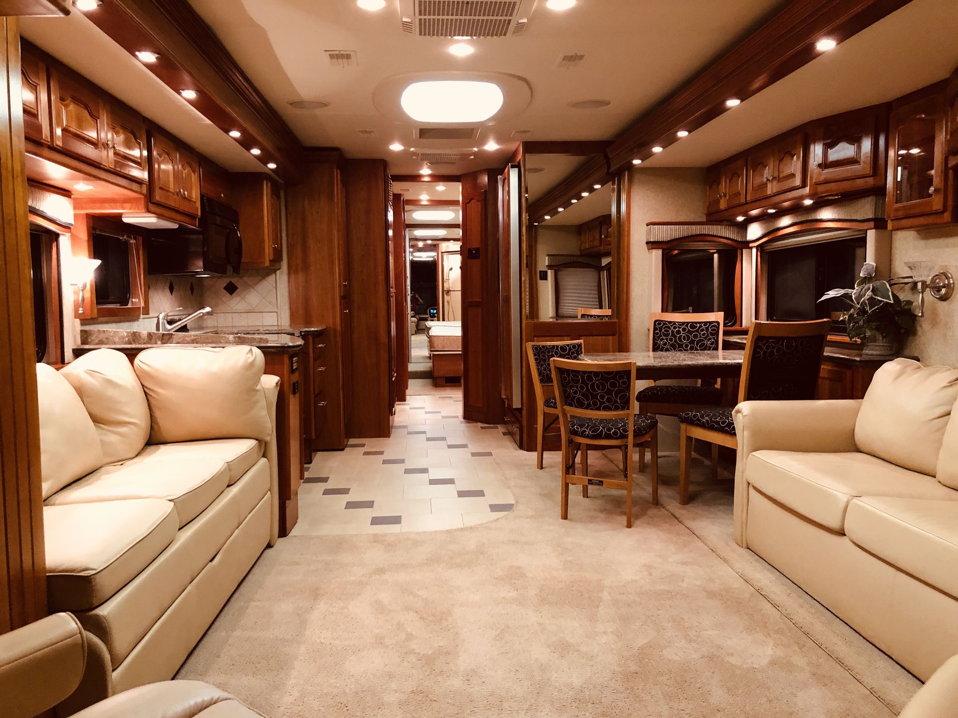 Photo 3 - 2007 Country Coach Class A Motorhome rental photo 4