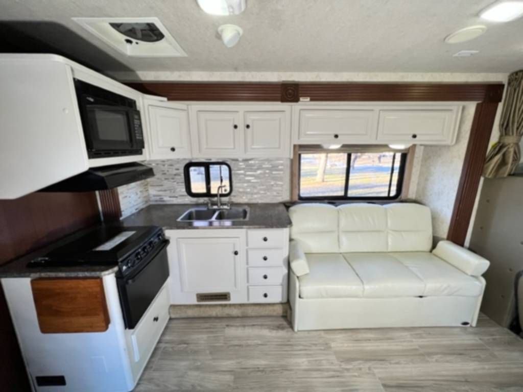 Photo 1 - 2013 Fleetwood Rv Class C Motorhome rental photo 6
