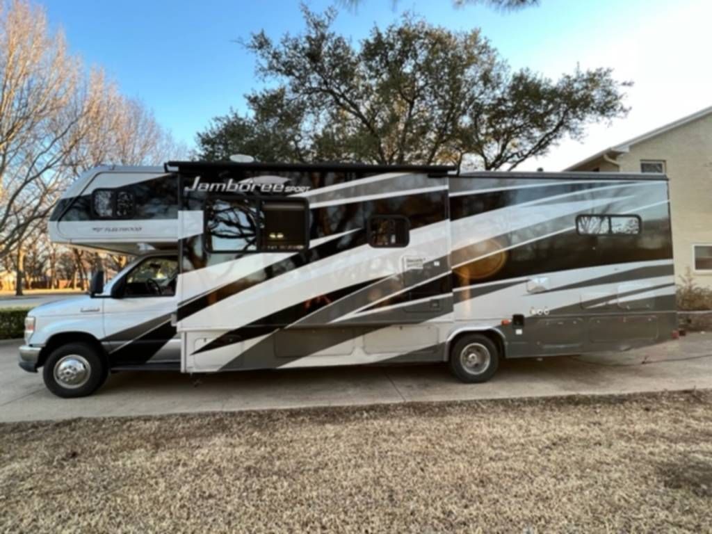 Photo 1 - 2013 Fleetwood Rv Class C Motorhome rental photo 13
