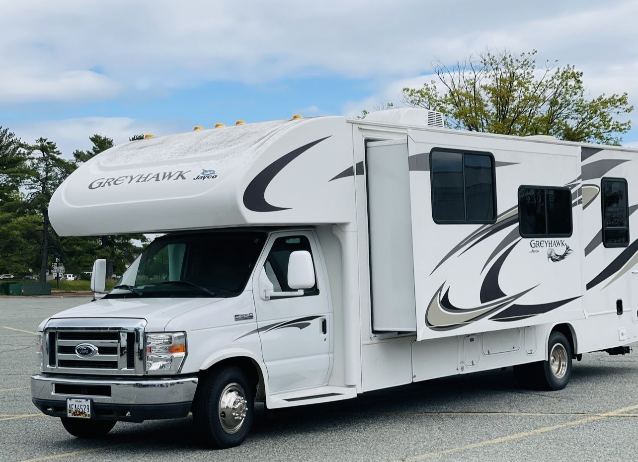 Photo 3 - 2014 Jayco Class C Motorhome rental photo 10