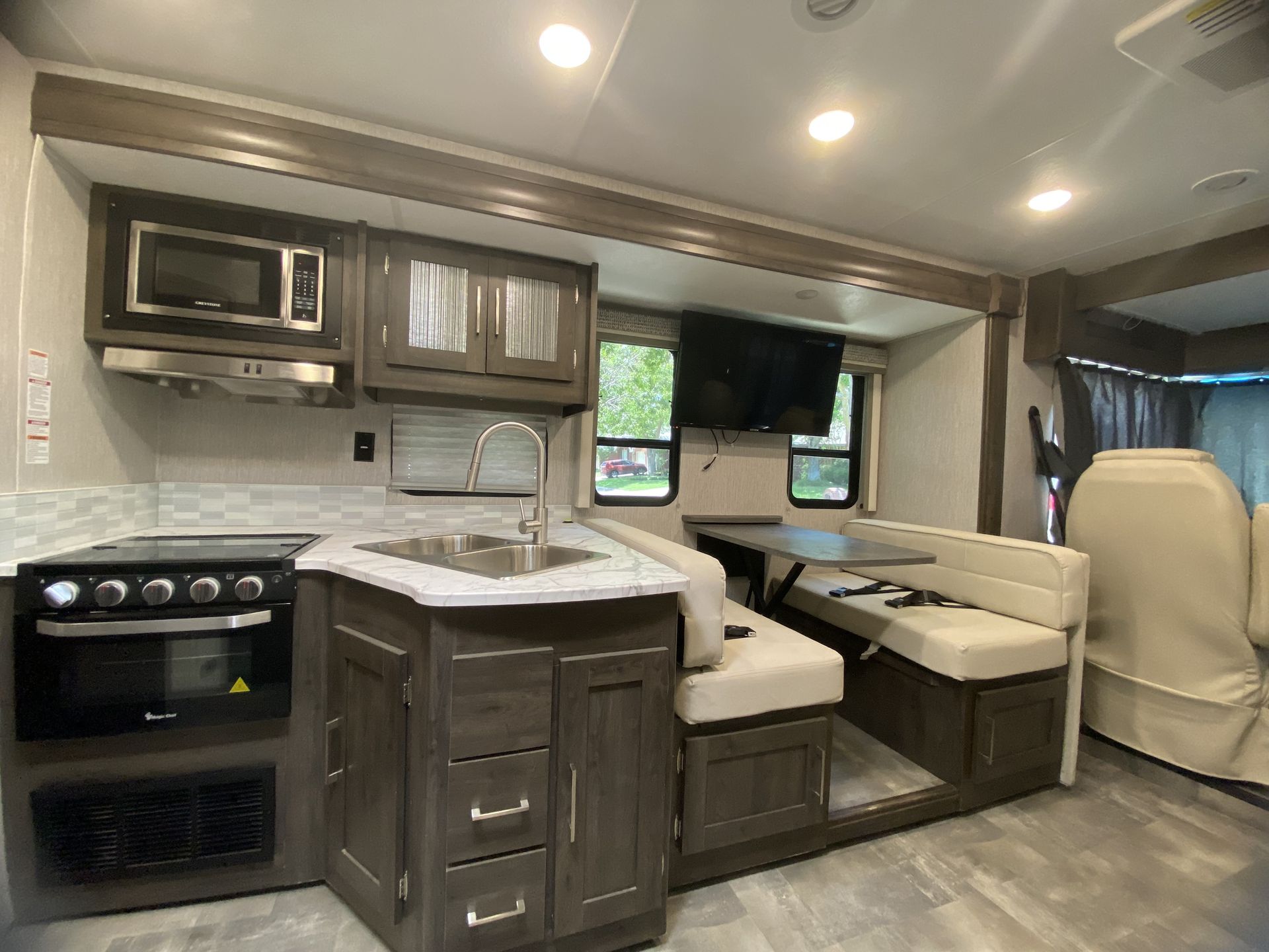 Photo 5 - 2022 Coachmen Class A Motorhome rental photo 7