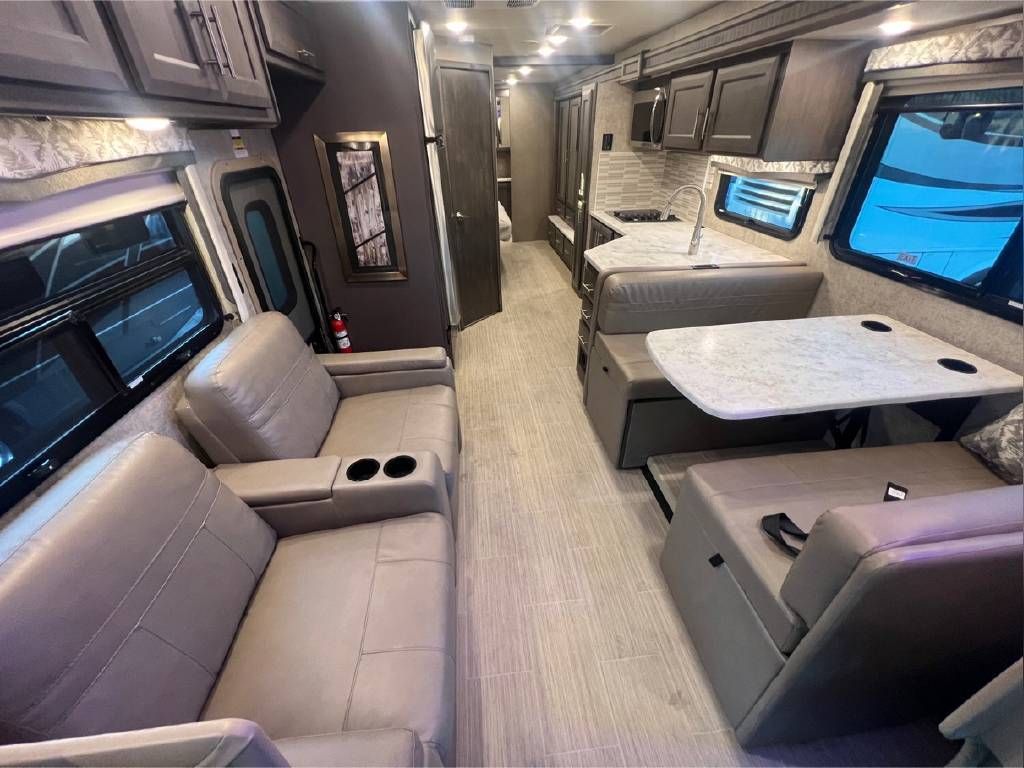 Photo 1 - 2021 Thor Motor Coach Class C Motorhome rental photo 7
