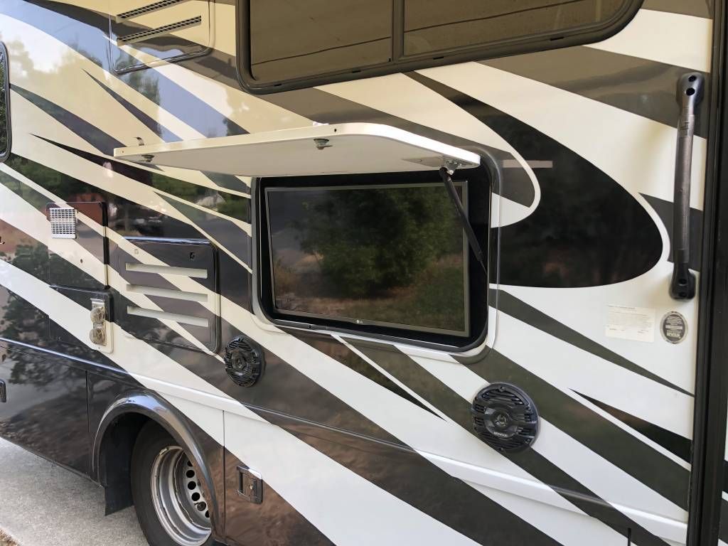 Photo 1 - 2019 Tiffin Class C Motorhome rental photo 5