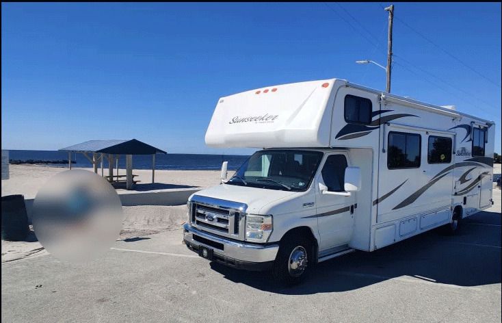 Photo 2 - 2012 Forest River Class C Motorhome rental photo 4