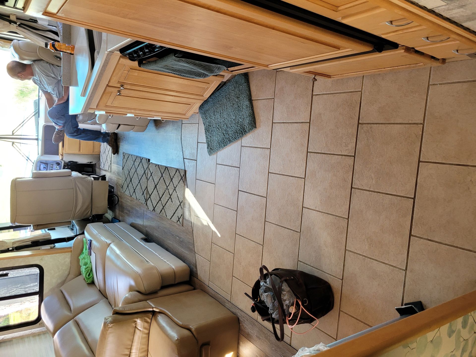 Photo 3 - 2004 Tiffin Class A Motorhome rental photo 10