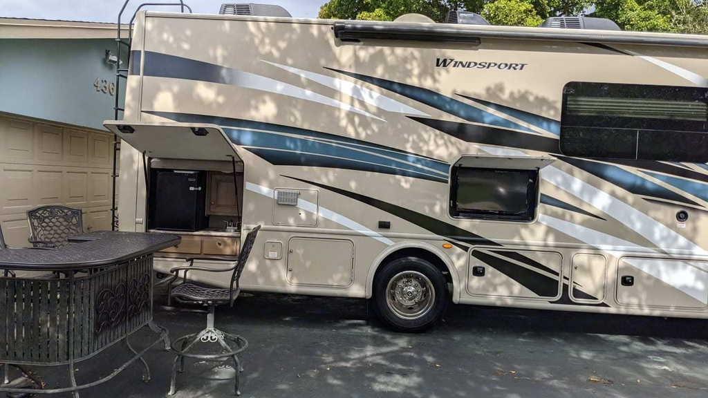 Photo 1 - 2020 Thor Class A Motorhome rental photo 3