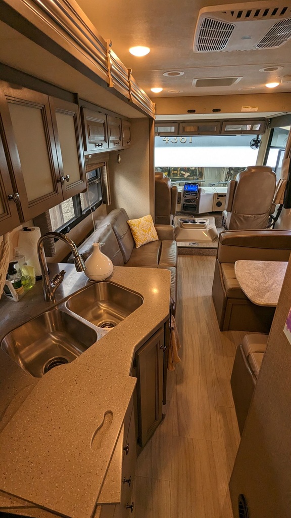 Photo 6 - 2020 Thor Class A Motorhome rental photo 8