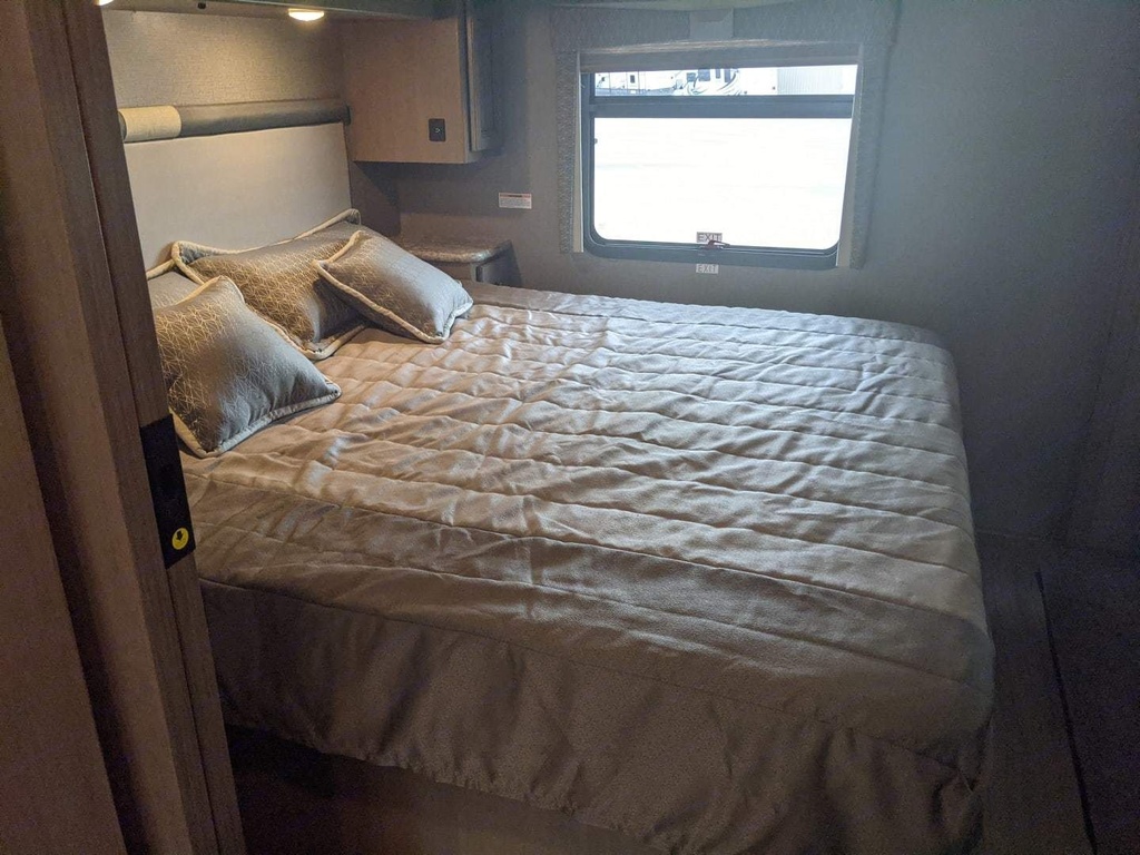 Photo 11 - 2020 Thor Class A Motorhome rental photo 12