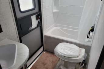 Photo 9 - 2022 Gulf Stream Travel Trailer rental photo 10