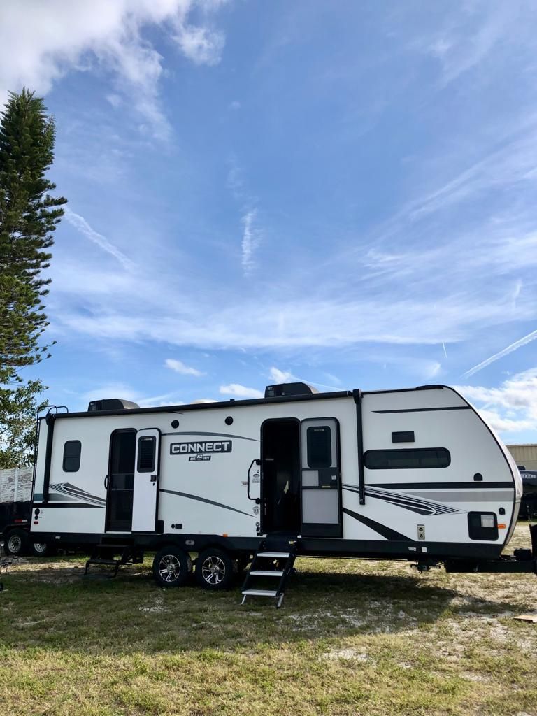 Photo 5 - 2021 K-Z Travel Trailer rental photo 32