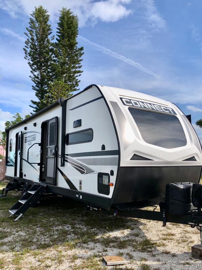 Photo 5 - 2021 K-Z Travel Trailer rental photo 33
