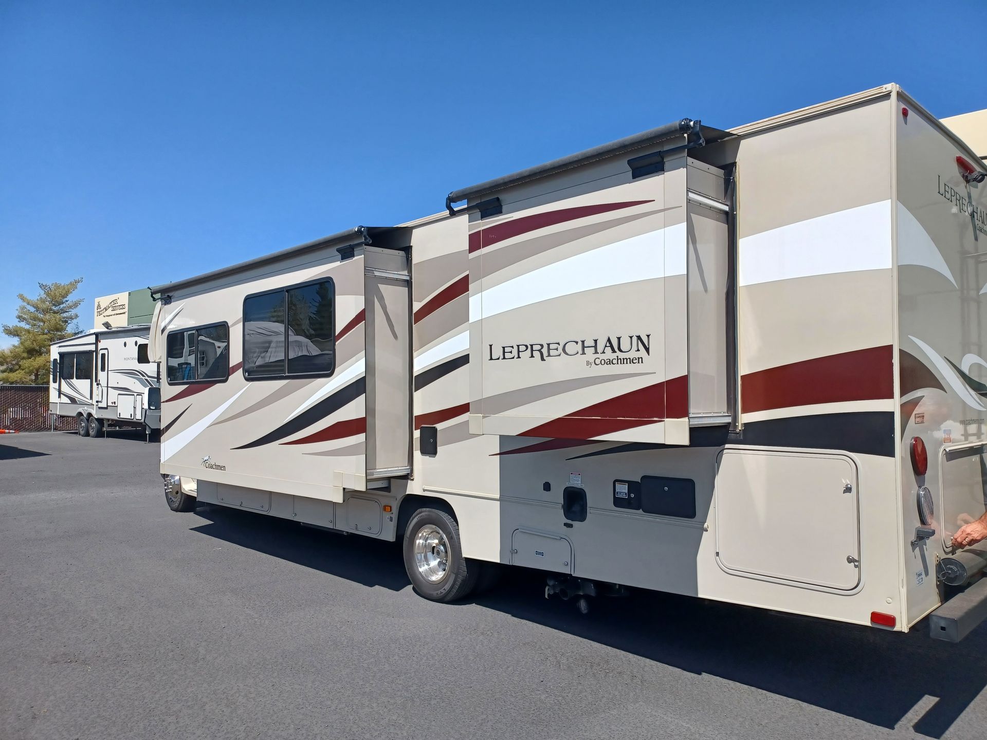 Photo 0 - 2016 Leprechaun Class C Motorhome rental photo 3