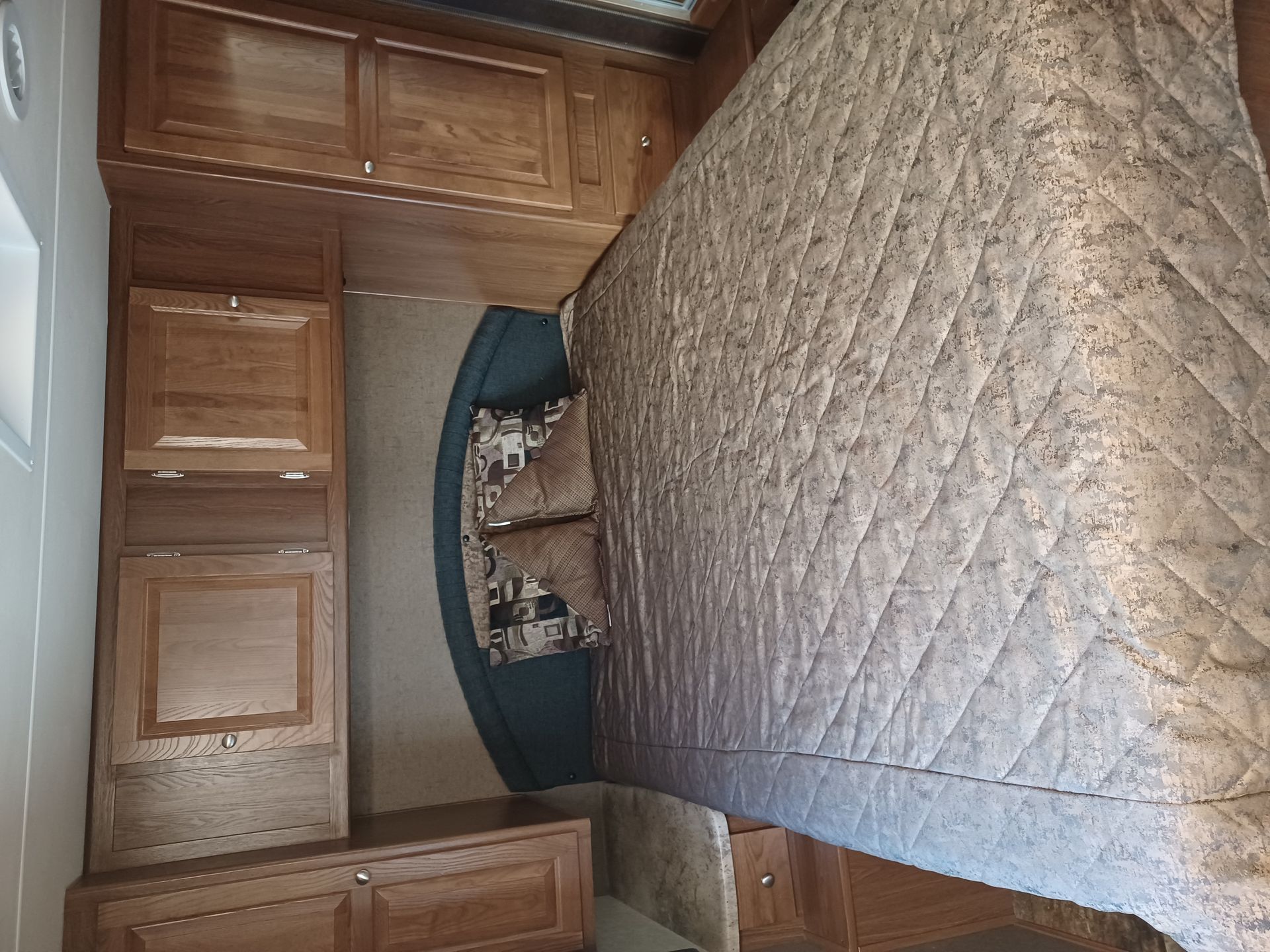 Photo 1 - 2016 Leprechaun Class C Motorhome rental photo 9