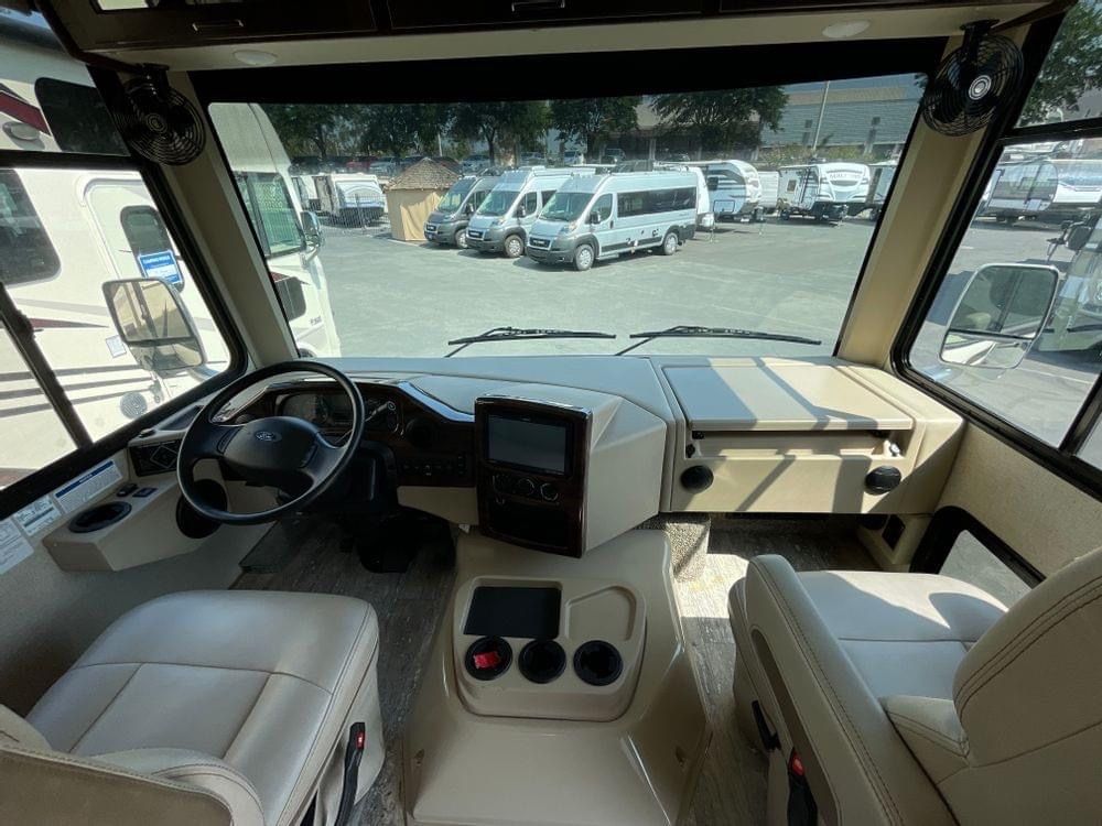 Photo 1 - 2020 Thor Class A Motorhome rental photo 3