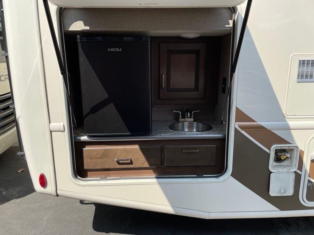 Photo 7 - 2020 Thor Class A Motorhome rental photo 9