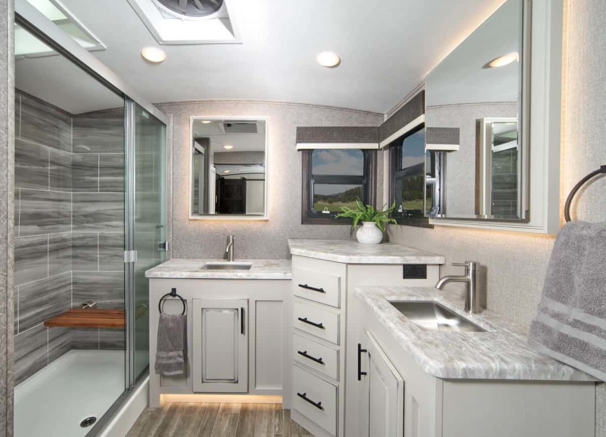 Photo 2 - 2021 Jayco Fifth Wheel rental photo 4